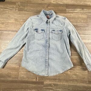 Levi's Classic Fit Light Blue Denim Shirt